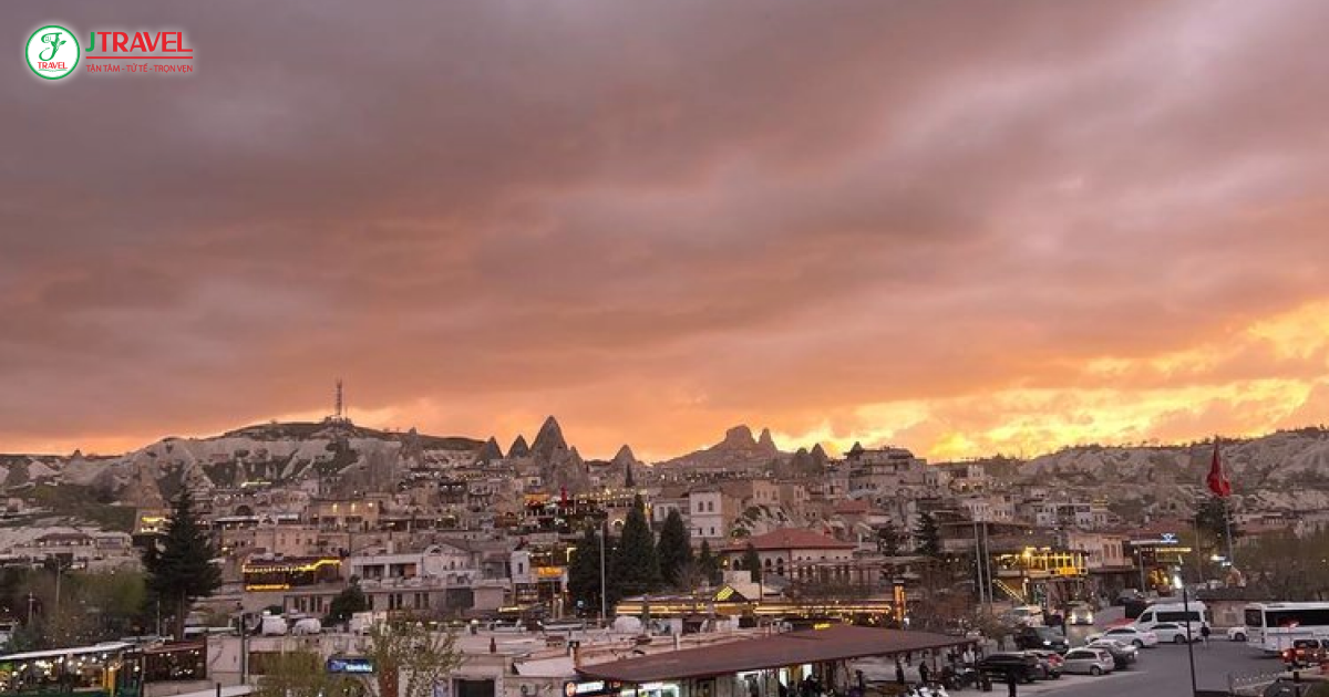 Ngắm bình minh và hoàng hôn tại Uchisar