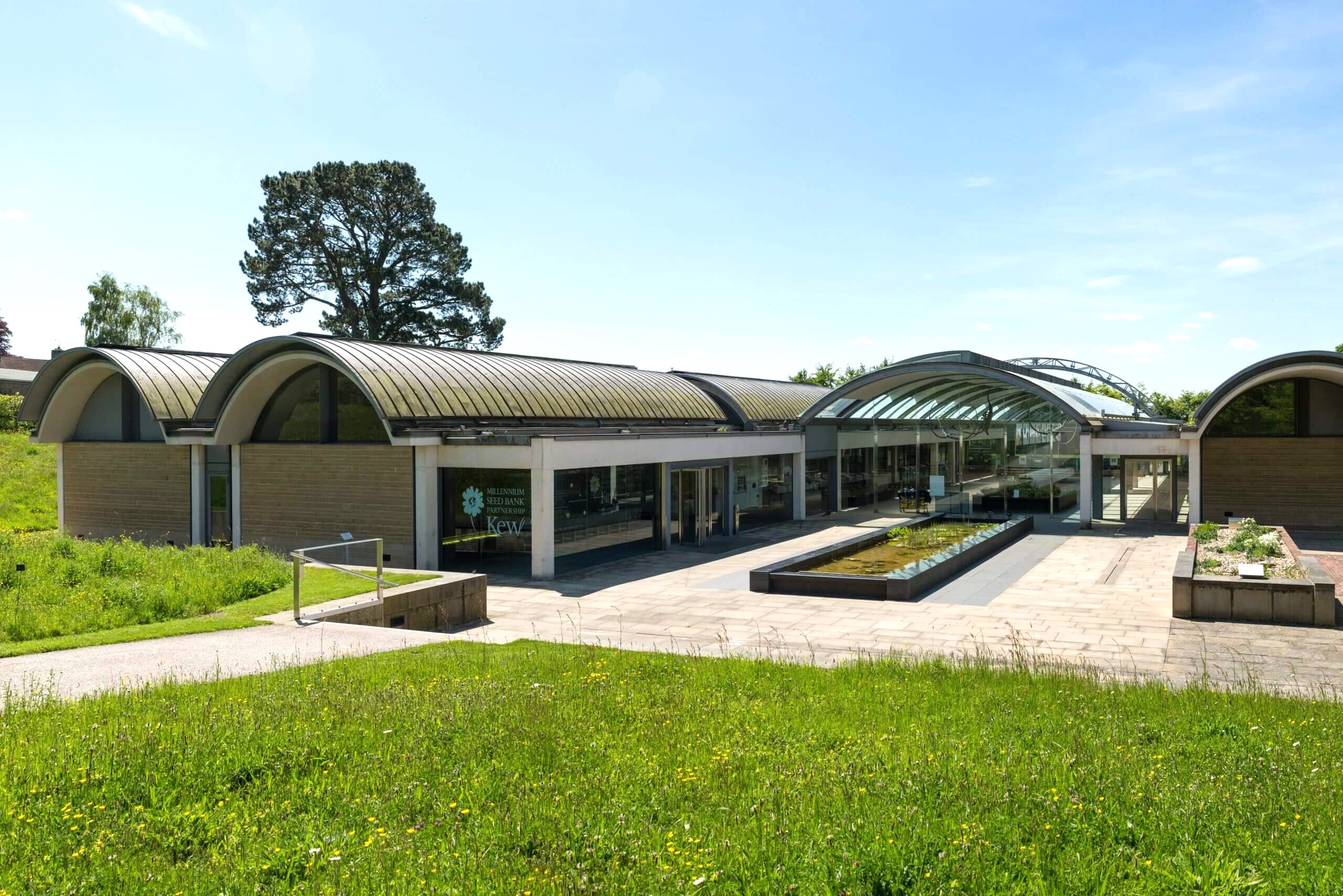 Bên ngoài Millennium Seed Bank