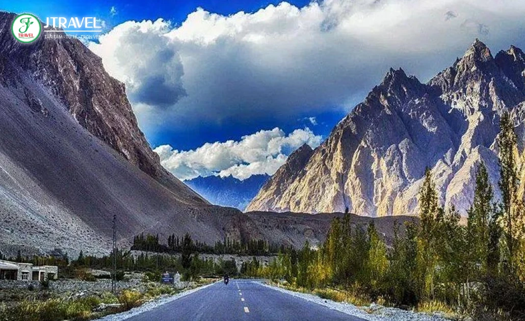 Con đường Karakoram Highway huyền thoại