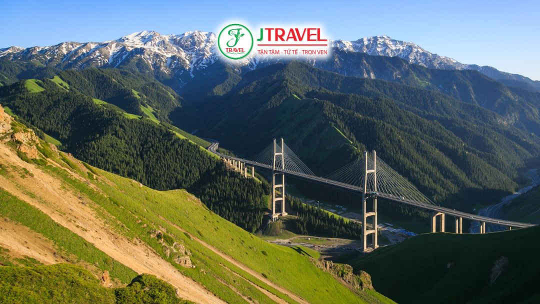 Cầu Guozigou nằm tại châu tự trị Ili Tân Cương Trung Quốc