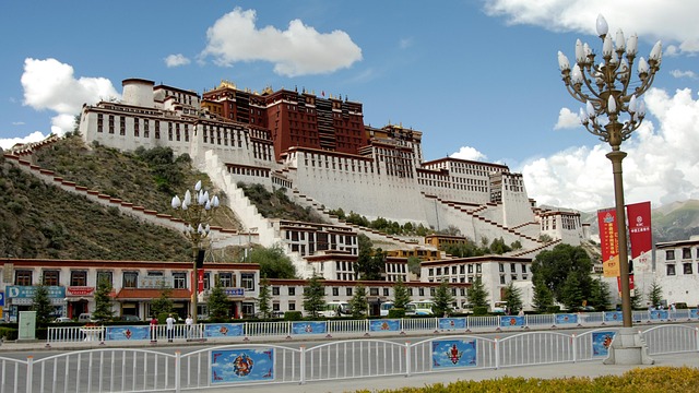 Lhasa - Du lịch Tây Tạng (internet)