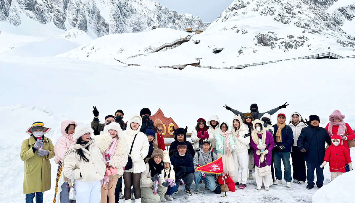 Núi tuyết Ngọc Long hùng vĩ