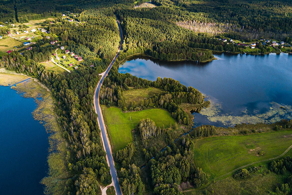 Hồ Braslav ở phía bắc Belarus lại mang vẻ đẹp thơ mộng với hàng trăm hồ lớn nhỏ