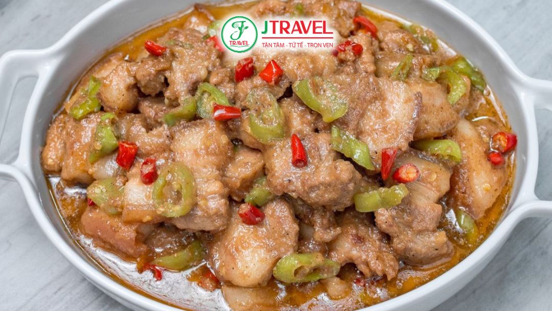Bicol Express thịt heo nấu nước cốt dừa cay Philippines