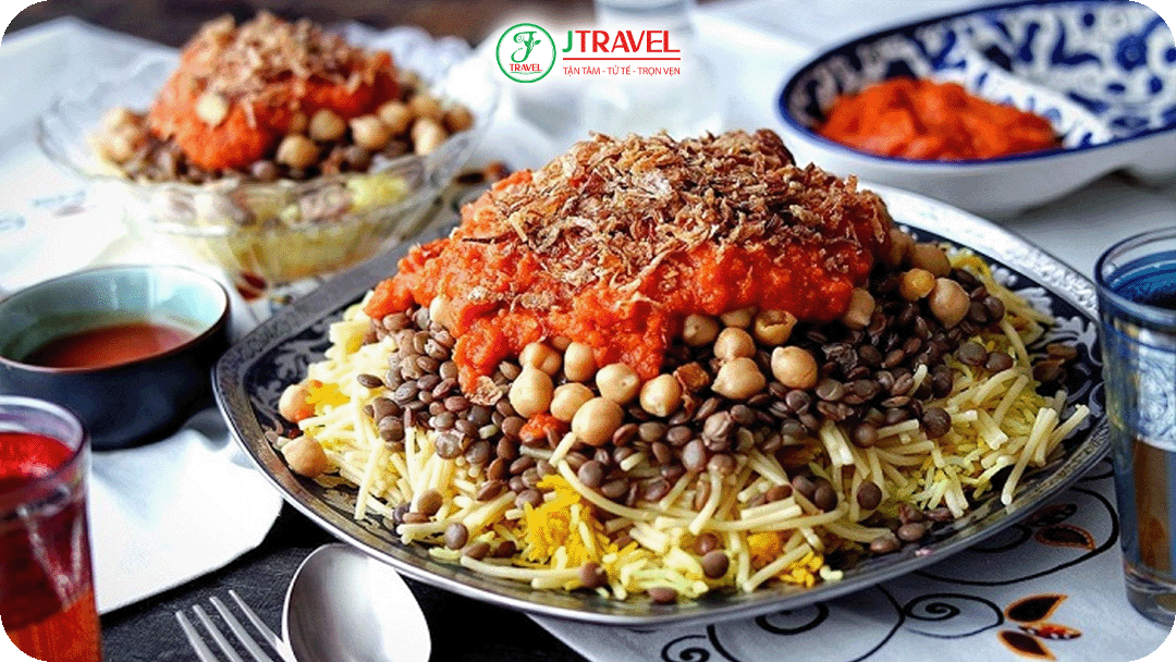 Koshari – Sự kết hợp độc đáo của cơm, mì, đậu và sốt cà chua cay nhẹ