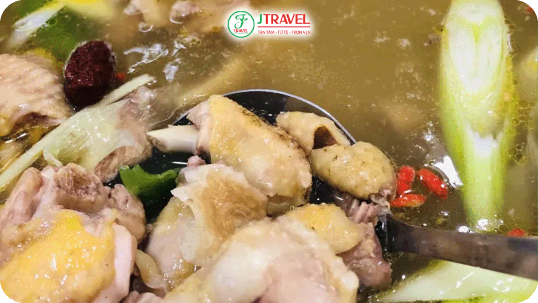 Gà hầm nấm thông (matsutake) – Món bổ dưỡng truyền thống