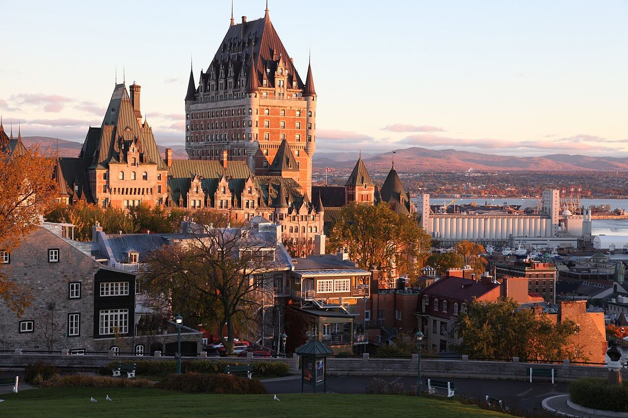Tour Liên Tuyến Đông Tây Mùa Hè Canada 12N11Đ: Montreal – Quebec – Ottawa – Kingston – Xứ Nghìn Đảo – Toronto – Thác Niagara Vancouver – Đảo Victoria – Đỉnh Núi Whistler