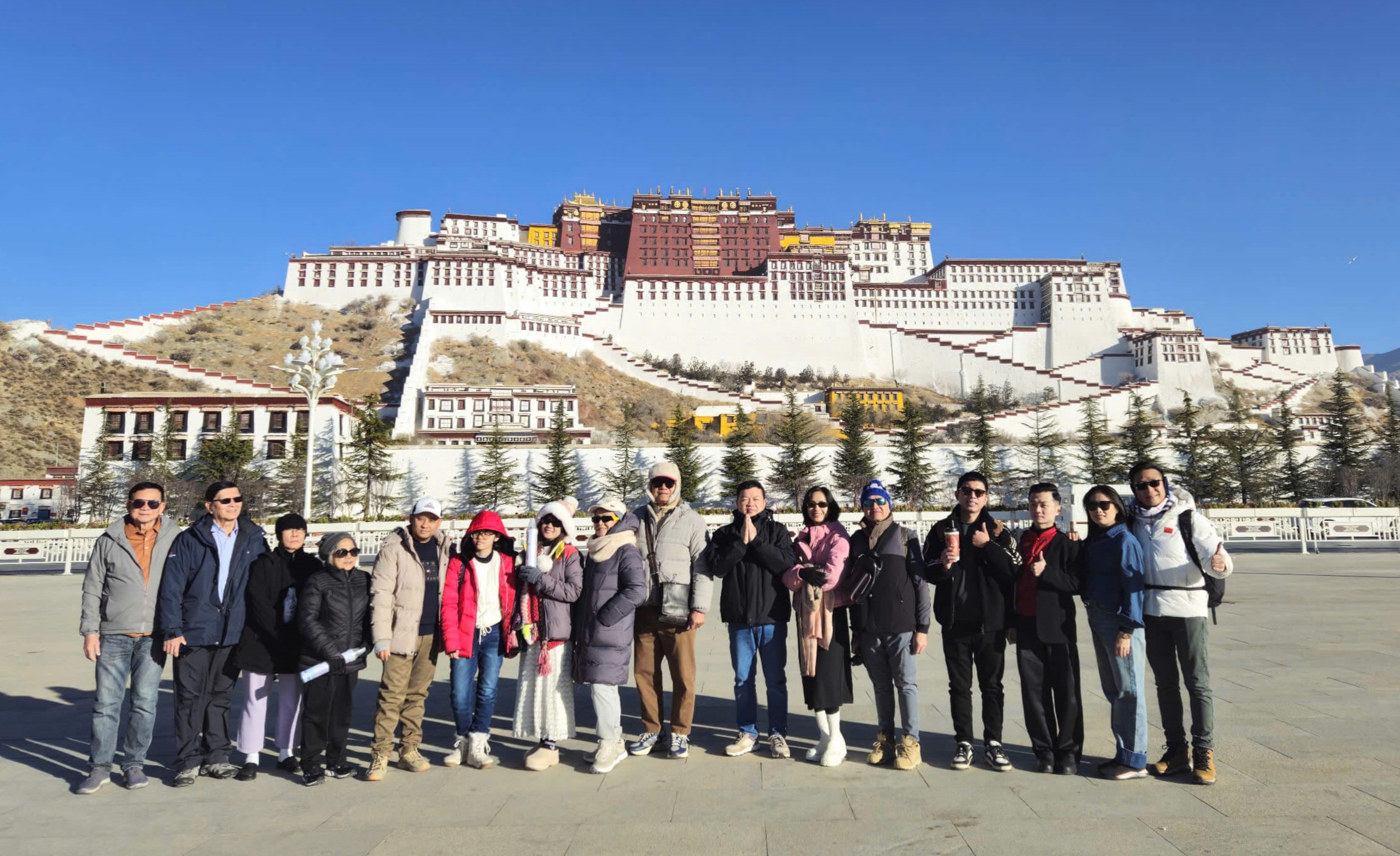 Đoàn khách du lịch Tây Tạng - J Travel