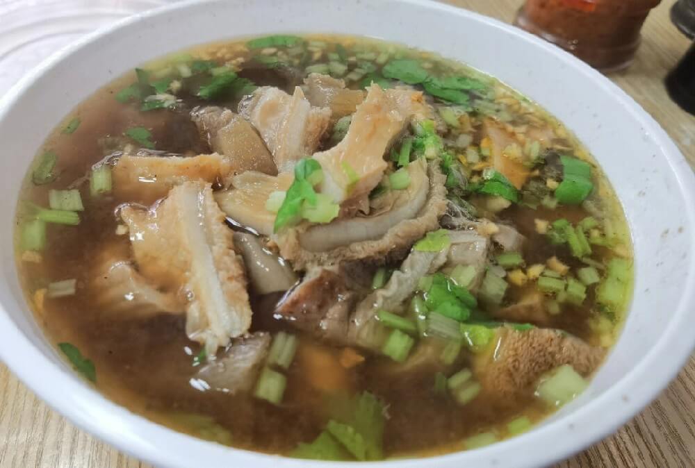 牛杂汤 – Niú zá tāng (Súp nội tạng bò nóng hổi) (ảnh internet)