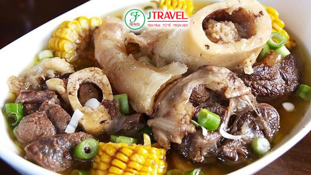 Bulalo canh xương bò hầm truyền thống Philippines