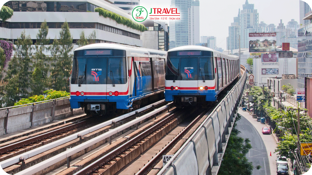 Du khách có thể di chuyên, đi lại bằng BTS Skytrain