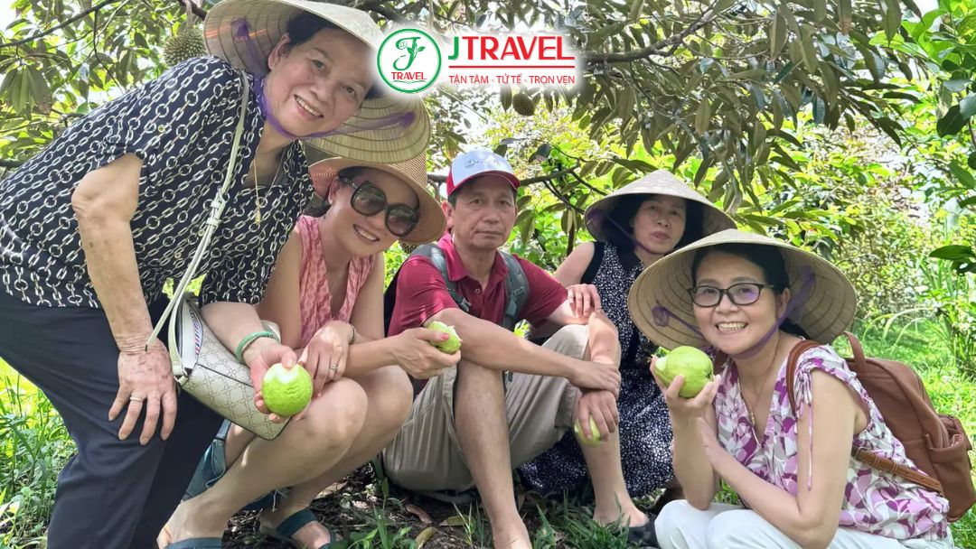 Ăn trái cây tại miệt vườn