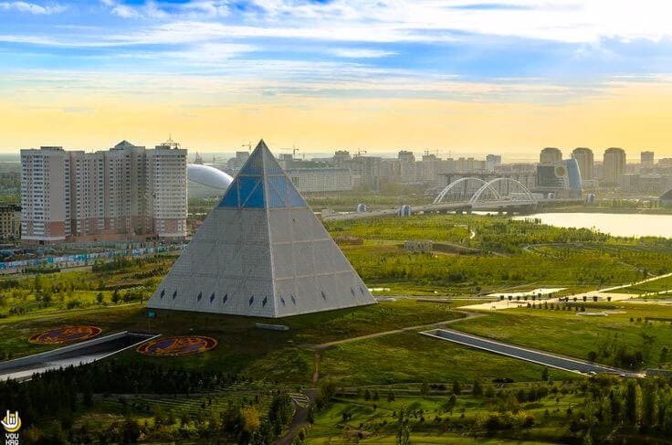 Cung điện Hòa bình và Hòa giải - Biểu tượng của thủ đô Kazakhstan.