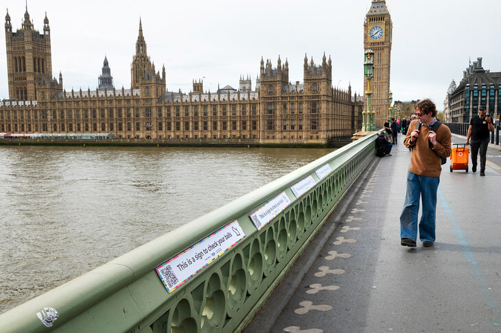 Cầu Tower Bridge bắc qua sông Thames