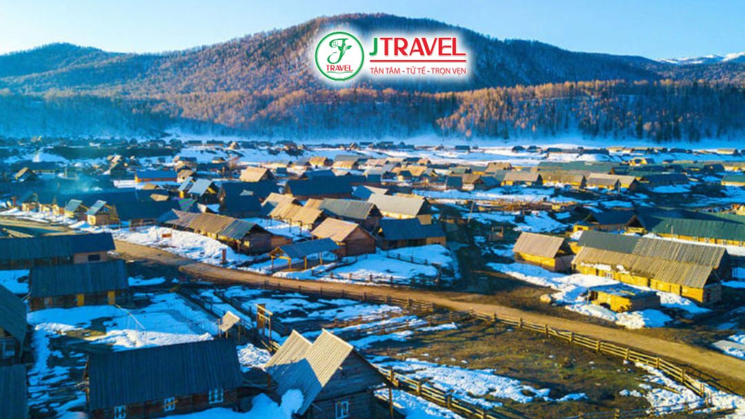 Làng Hemu Village nằm trong thung lũng Kanas dãy Altai