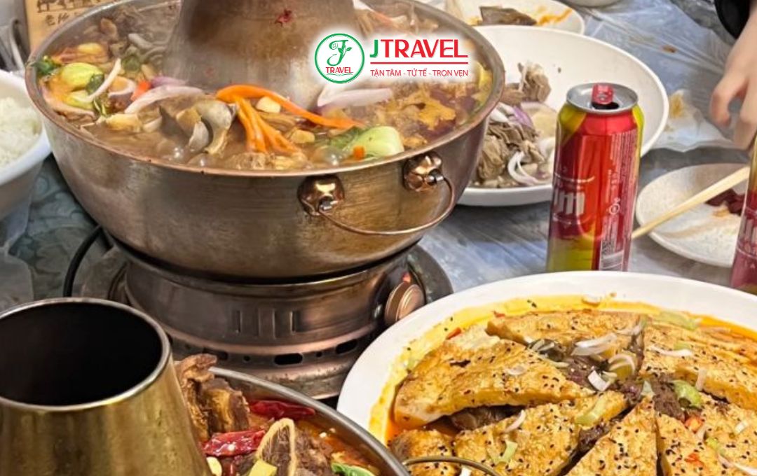 Thưởng thức lẩu nóng giữa trời đông Hemu