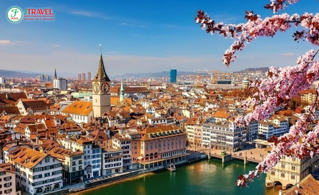 Mùa xuân Thụy Sĩ với hoa nở rực rỡ bên hồ Geneva