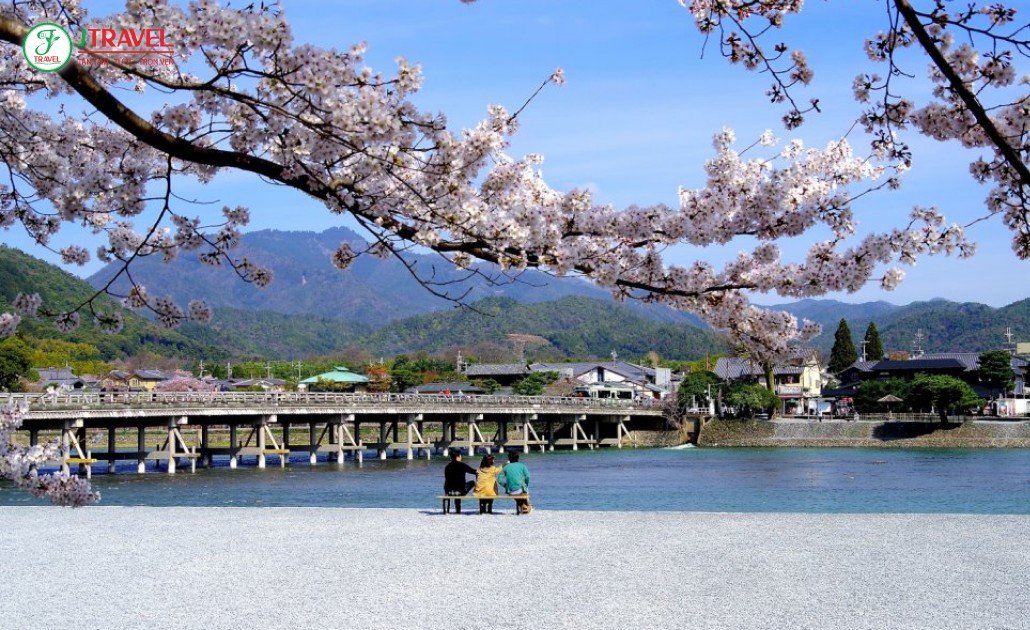 Arashiyama mùa hoa anh đào