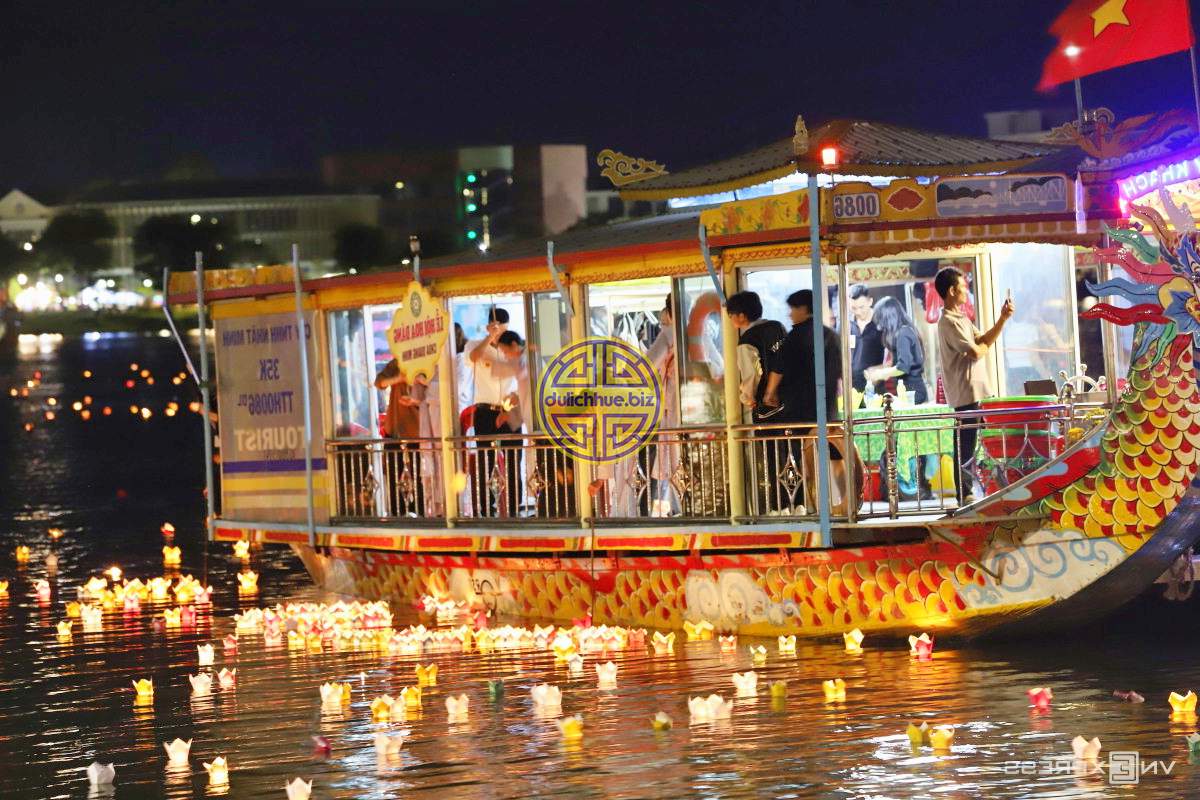 Lên thuyền rồng nghe Ca Huế