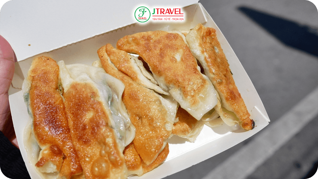 Bánh bao chiên - Vỏ giòn rụm, nhân thịt đậm đà