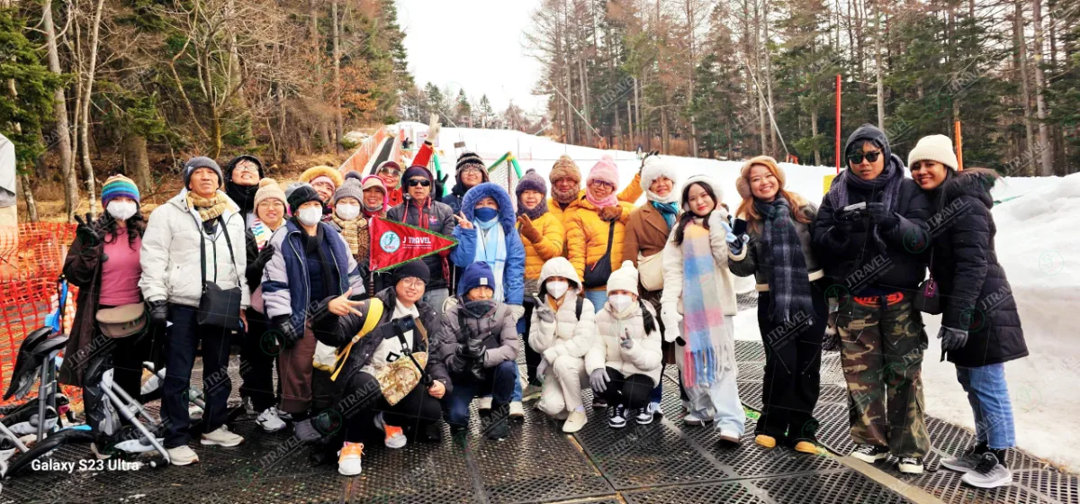 Đoàn khách J Travel trượt tuyết ở Nhật Bản mùa đông
