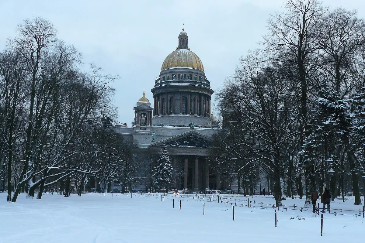 Nhà thờ Saint Isaac phủ tuyết mùa đông, Saint Petersburg