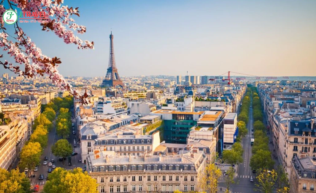 Mùa xuân ở Pháp với thời tiết dễ chịu và cảnh quan rực rỡ