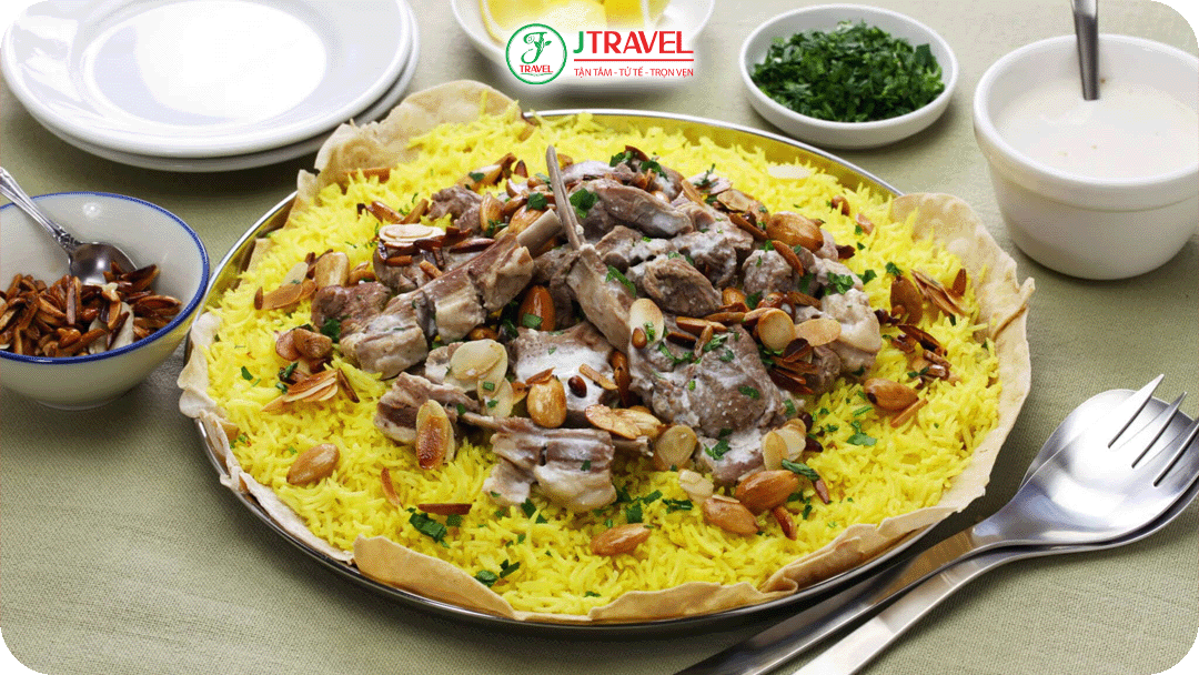 Mansaf - Món ăn được chế biến từ thịt cừu nấu trong sốt sữa chua khô lên men