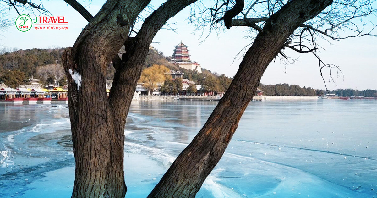Di Hòa Viên mùa đông mặt hồ đóng băng