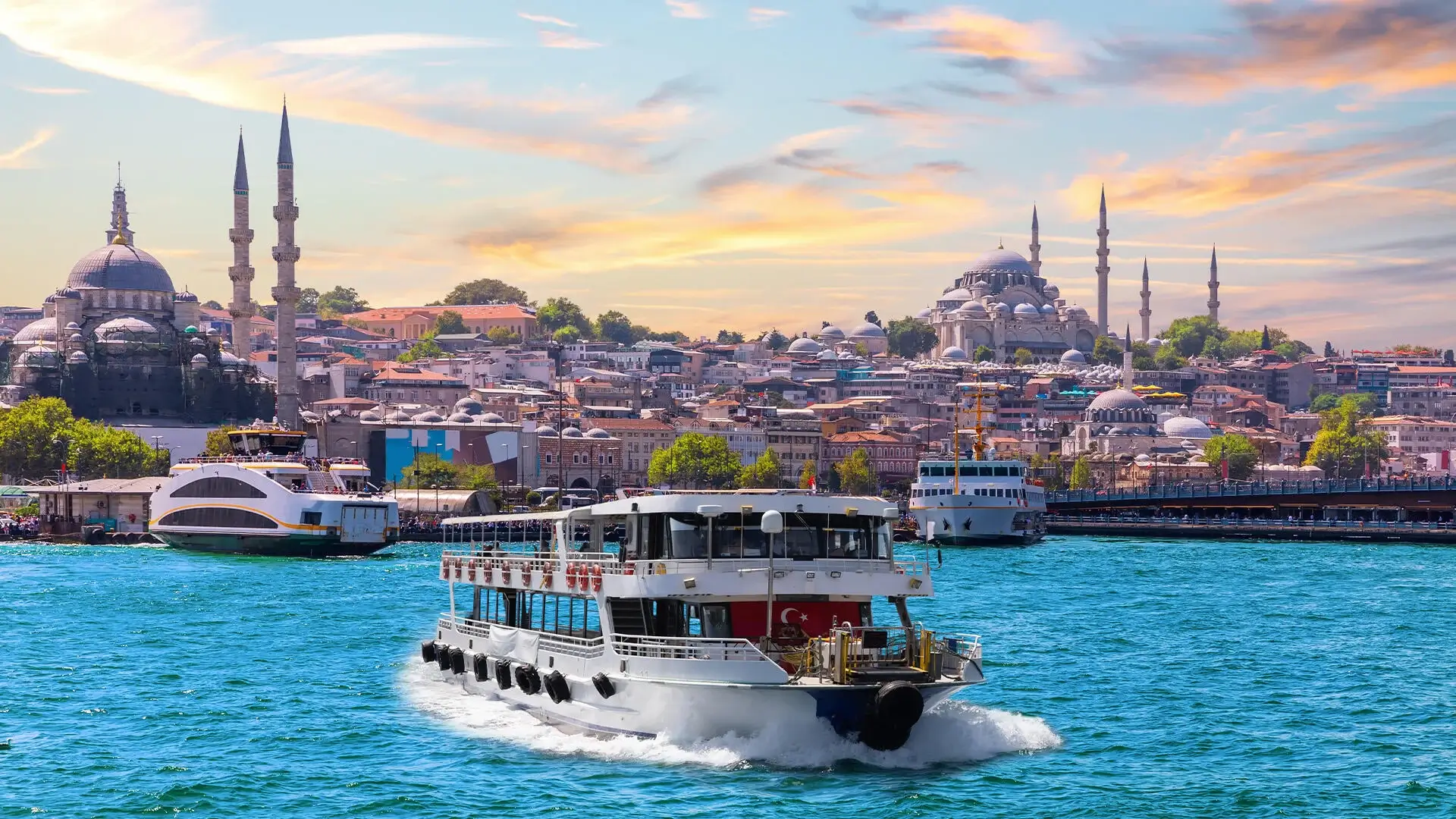 Eo biển Bosphorus dài khoảng 31 km