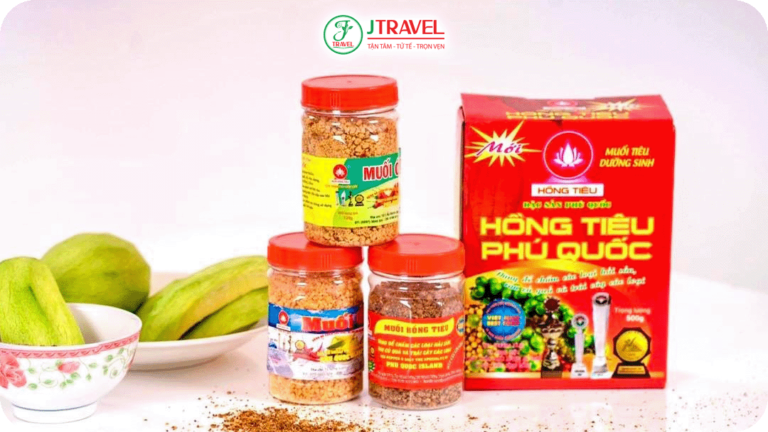 Muối làm từ hồ tiêu Phú Quốc cũng là sản vật nổi tiếng của đảo