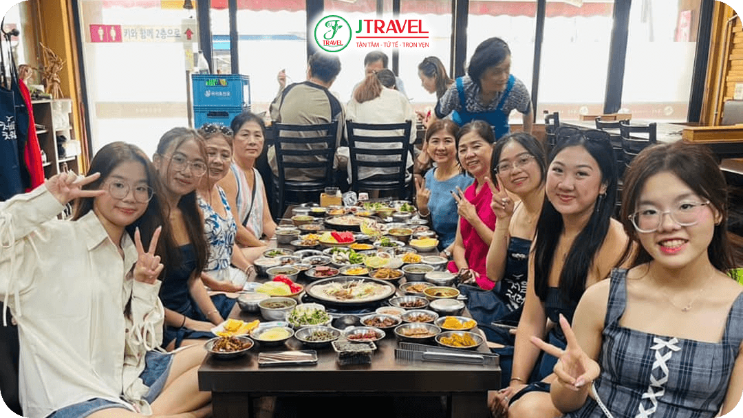 Các bữa ăn mang đậm chất Hàn của đoàn J Travel