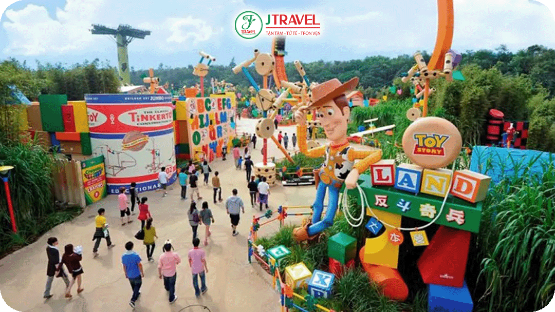 Toy Story Land tái hiện thế giới của Woody, Buzz Lightyear và các món đồ chơi