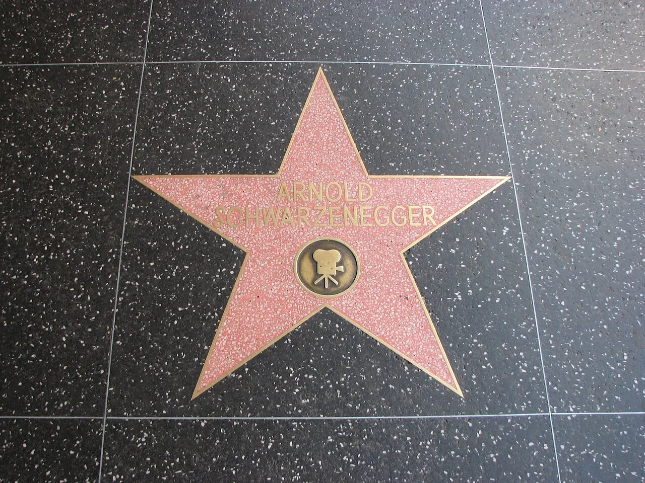 Đại lộ Danh vọng Hollywood với những ngôi sao trên vỉa hè