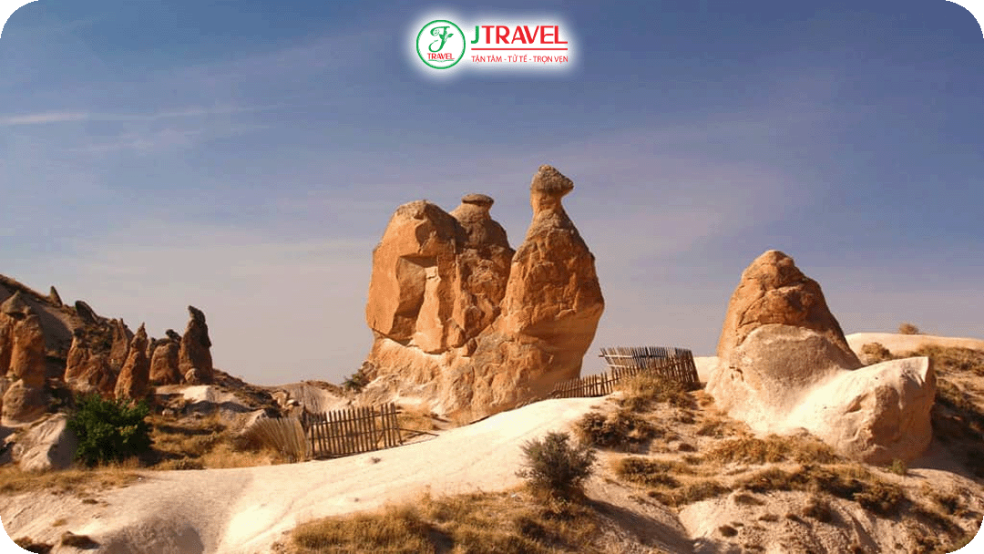 Mỗi du khách tìm thấy một hình ảnh khác nhau trong những khối đá