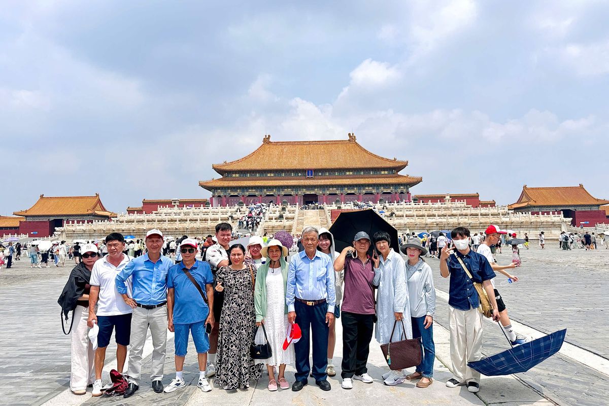 Đoàn khách J Travel tại Tử Cấm Thành, Bắc Kinh