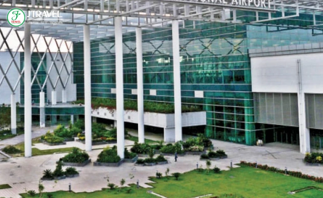 Bay quốc tế đến Islamabad khi du lịch Pakistan tự túc