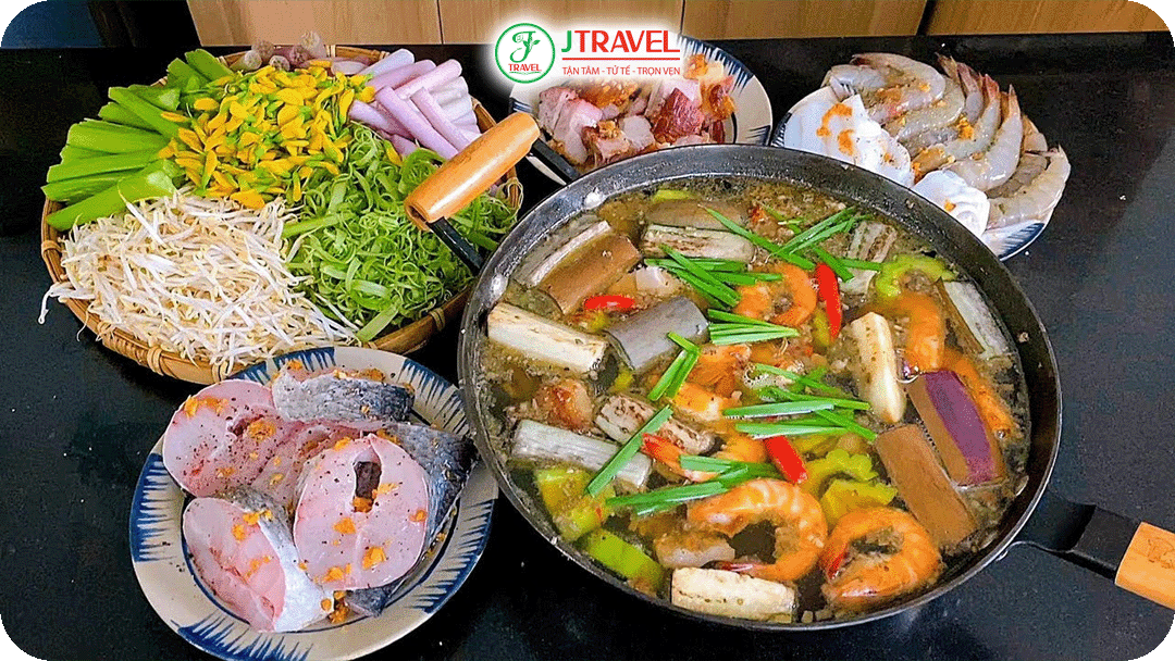 Lẩu mắm được xem là một trong những món ăn tiêu biểu của vùng Đồng bằng sông Cửu Long