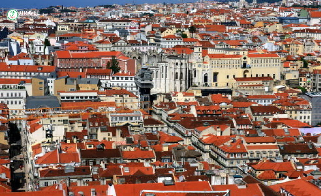 Góc phố cổ Alfama rực rỡ sắc màu