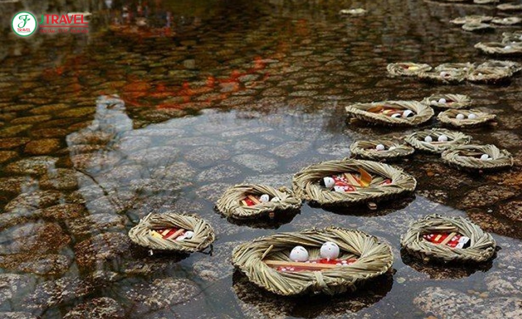 Nghi thức Nagashi-bina thả búp bê giấy xuống sông