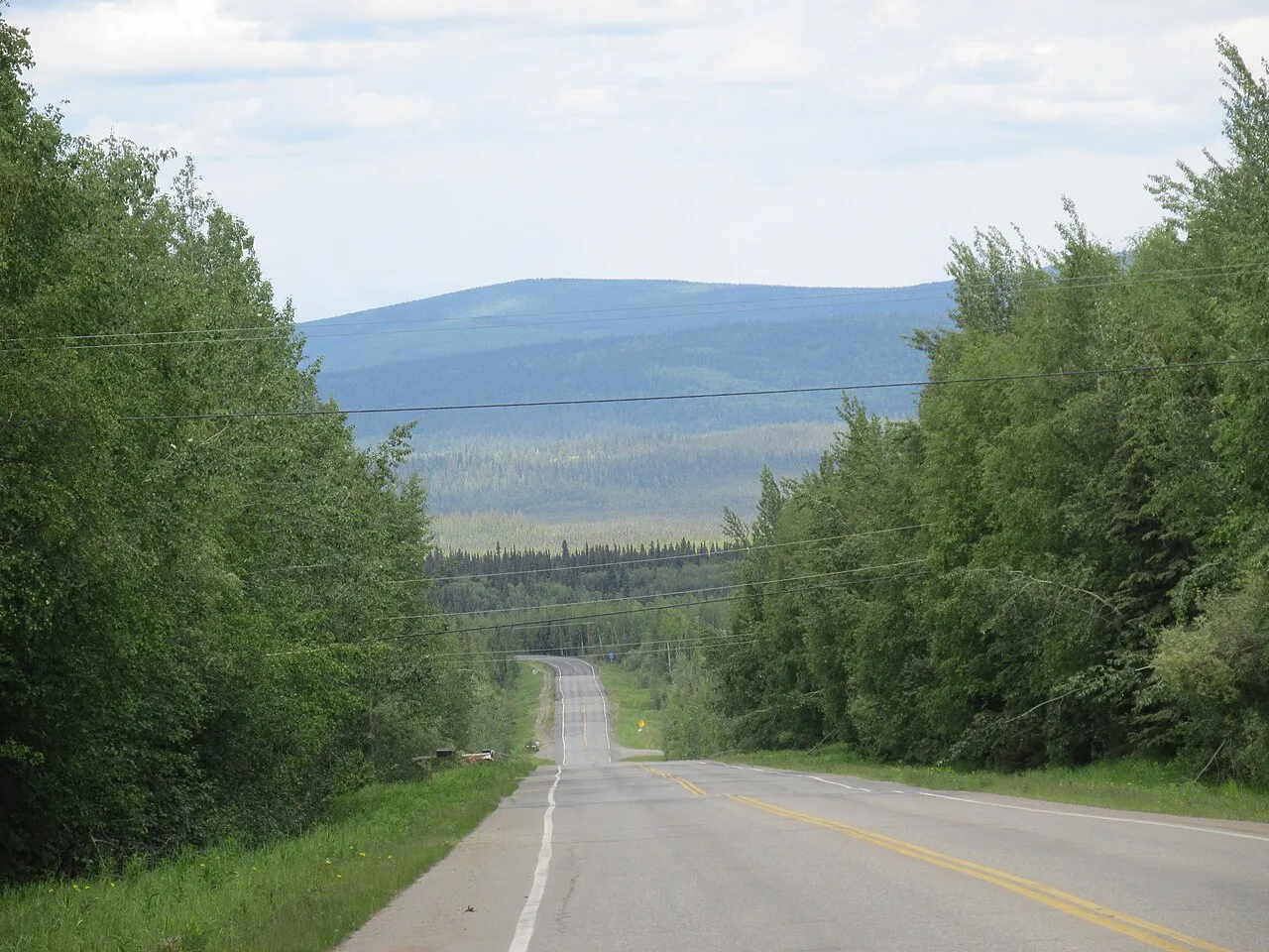 Đường vào suối nước nóng Chena gần Fairbanks, nơi ngắm cực quang ở Alaska