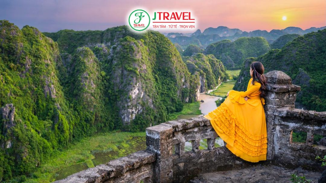 Check-in đỉnh Hang Múa – điểm du lịch hot tại Ninh Bình