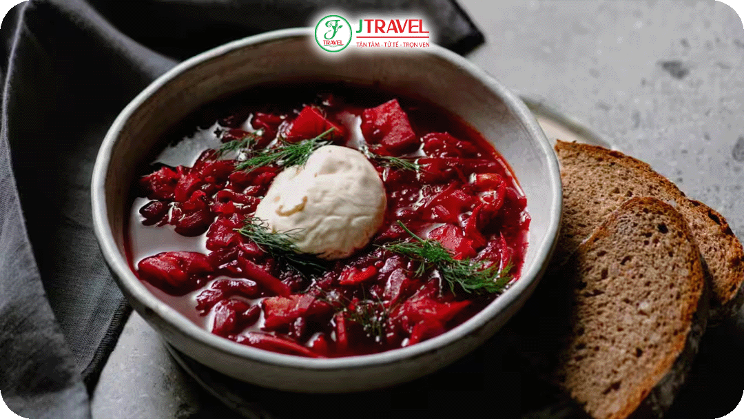 Một tô Borscht nghi ngút khói là lựa chọn hoàn hảo khi trời lạnh tê tái