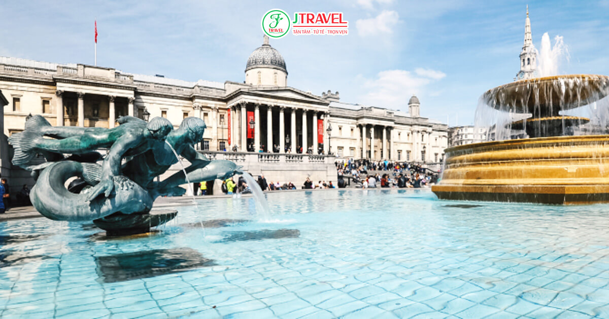 Trafalgar Square nằm trong khu Westminster sầm uất, là trung tâm của nhiều sự kiện cộng đồng lớn tại Anh