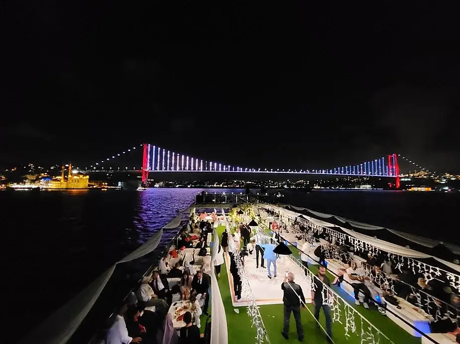 Du thuyền Bosphorus vào buổi tối hoặc ban đêm (nguồn:internet)
