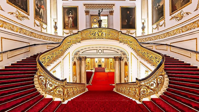 Cầu thang xoắn kép bên trong cung điện Buckingham