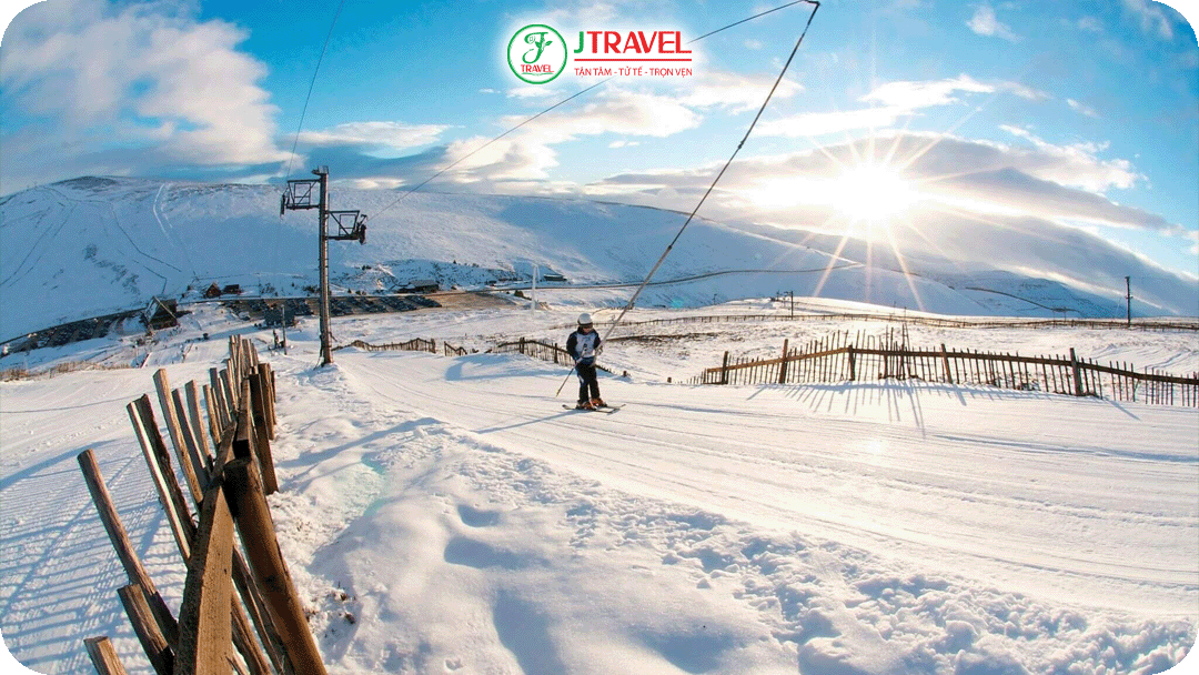 The Lecht với hệ thống làm tuyết nhân tạo giúp duy trì mặt trượt ổn định