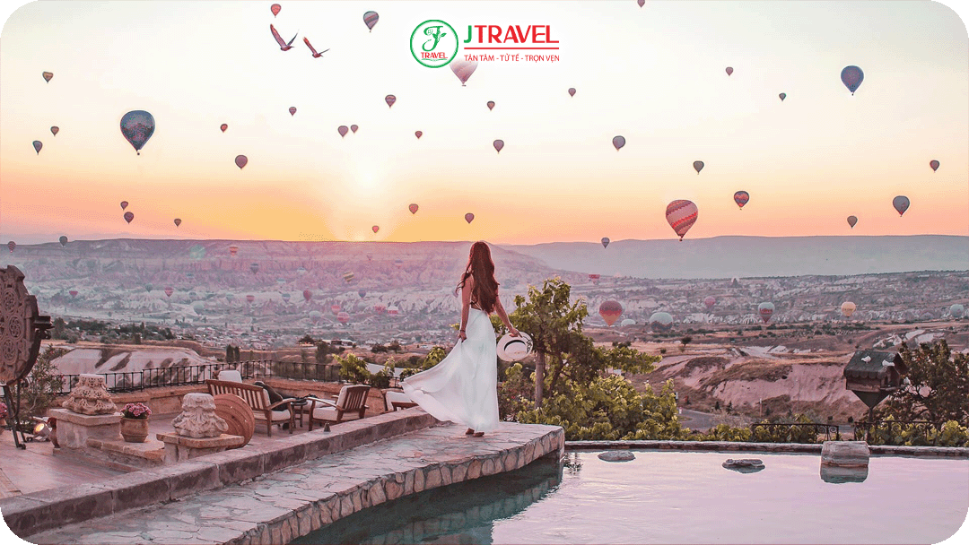 Museum Hotel - Hồ bơi vô cực, khinh khí cầu bay ngang