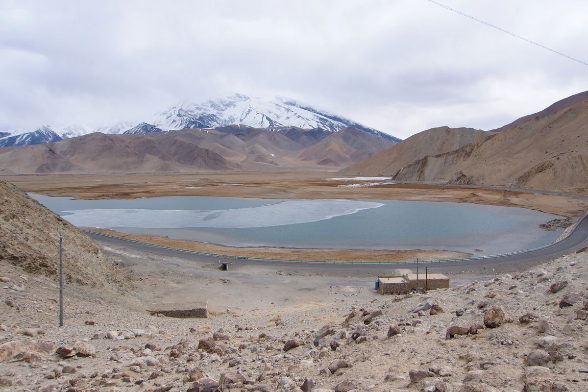 Hồ Karakul và núi Muztagh Ata trên cung đường Kashgar – Tashkurgan