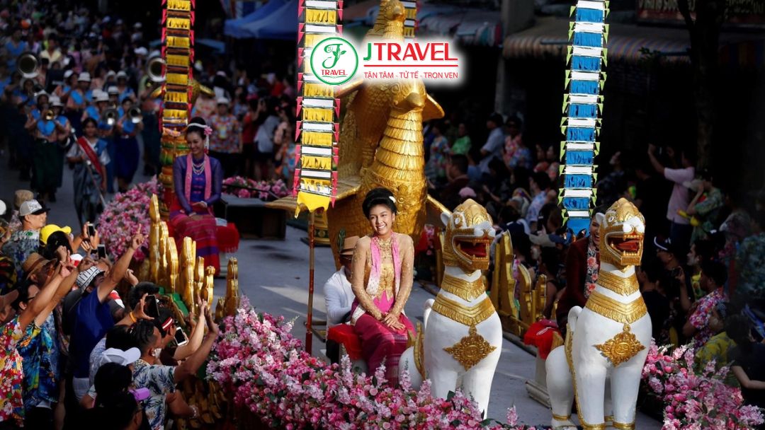 Diễu hành tượng Phật trong lễ hội Songkran